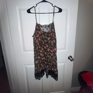Large floral woman’s dress ( no tag but size is like large)